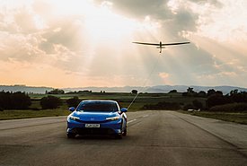 Το νέο Honda Prelude σου δίνει... φτερά - Ρυμούλκησε και απογείωσε ανεμόπτερο (photos-video)