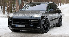Porsche: Η νέα Cayenne «πετάει» το καμουφλάζ και αποκαλύπτει τις αλλαγές της (photos)