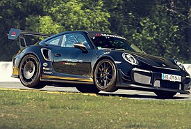 Porsche 911 GT2 RS Manthey: Σπάει τα ρεκόρ το ένα μετά το άλλο (video)