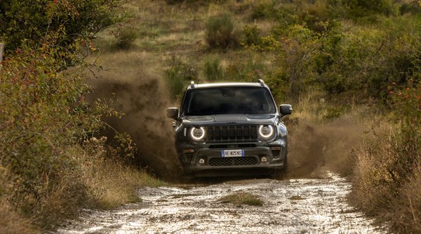 Πώς θα μοιάζει η δεύτερη γενιά του Jeep Renegade (photos)