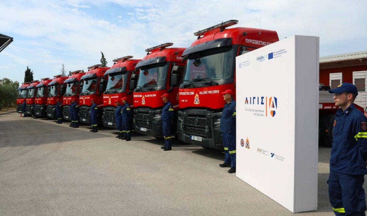 Πυροσβεστική: Αυτοί είναι οι 10 νέοι τράκτορες που ενισχύουν τον στόλο της (photos)