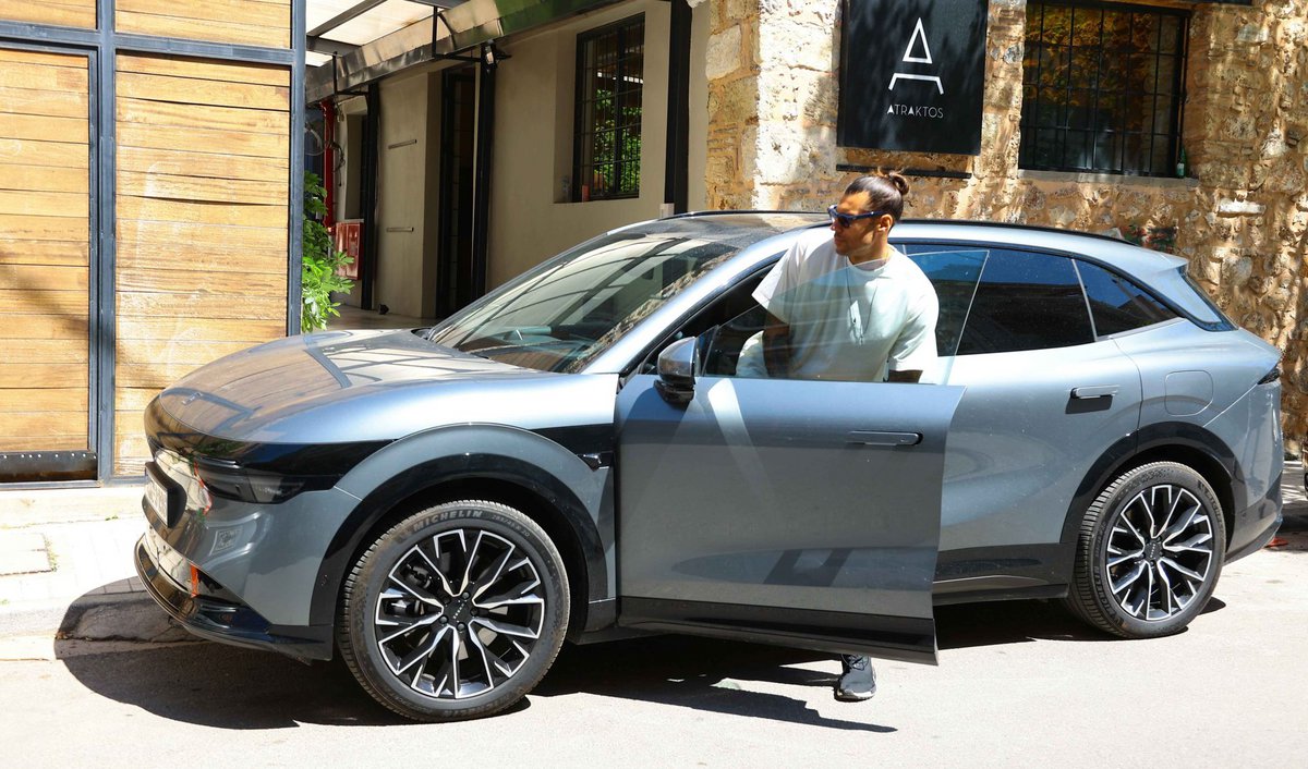 Το εντυπωσιακό SUV που οδηγεί ο Γιώργος Πρίντεζης
