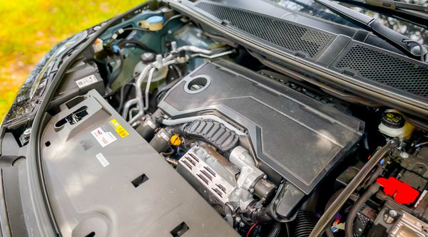 Stellantis: Έρχεται νέος full hybrid κινητήρας - Σε ποια μοντέλα θα χρησιμοποιηθεί