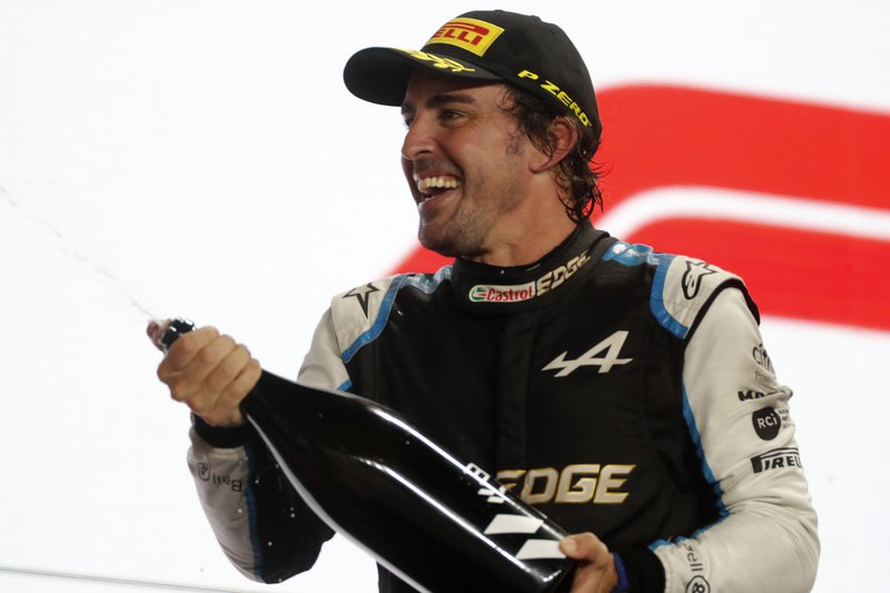 Ο Fernando Alonso στο βάθρο του GP Κατάρ το 2021, στο καλύτερο αποτέλεσμά του με την Alpine.