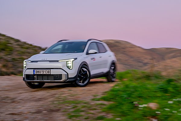 Kia Stonic: Οι τιμές και εκδόσεις του δημοφιλούς B-SUV στην Ελλάδα (πίνακας)