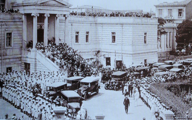 Η Βουλή των Ελλήνων στις 5 Ιουνίου 1927, κατά την ορκωμοσία του ναυάρχου Κουντουριώτη ως προέδρου της Δημοκρατίας.