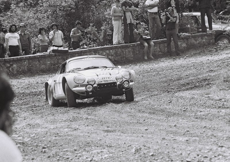 Σιρόκο-Ανδριόπουλος με Alpine-Renault A110, Ράλλυ Ακρόπολις 1976 (αρχείο Κακολύρη)
