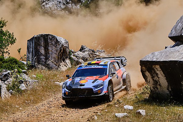 ΕΚΟ Ράλλυ Ακρόπολις - SS10: Ταχύτερος ο Neuville, παίρνει «ανάσα» στην κορυφή