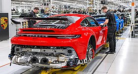 Δείτε βήμα-βήμα πώς κατασκευάζεται η νέα Porsche 911 στη Στουτγκάρδη (video)