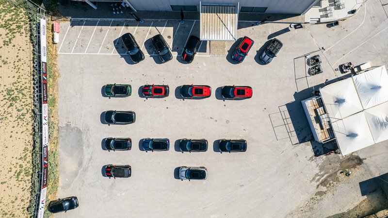 Η νέα οικογένεια MINI John Cooper Works περιλαμβάνει πλέον πέντε μοντέλα, τρία βενζινοκίνητα και δύο αμιγώς ηλεκτρικά, όλα με κοινό παρονομαστή το χαρακτηριστικό go-kart feeling. 
