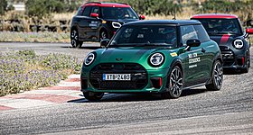 MINI John Cooper Works: Το go-kart feeling αντέχει στην εποχή της ηλεκτροκίνησης;

