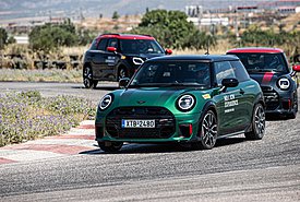 MINI John Cooper Works: Το go-kart feeling αντέχει στην εποχή της ηλεκτροκίνησης;

