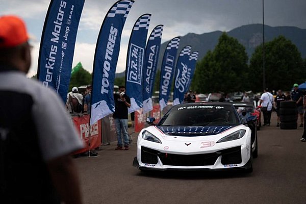 Chevrolet Corvette ZR1X: «Διέλυσε» το ρεκόρ αυτοκίνητων παραγωγής στο Pikes Peak (video)