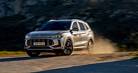 MG ZS MAX: C-SUV με πλούσιο εξοπλισμό, 7 χρόνια εγγύηση και τιμή «λουκούμι»
