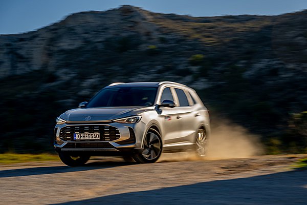 MG ZS MAX: C-SUV με πλούσιο εξοπλισμό, 7 χρόνια εγγύηση και τιμή «λουκούμι»