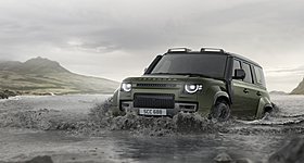Τo Land Rover Defender ανανεώθηκε χάνοντας 100 PS από τη κορυφαία έκδοση OCTA