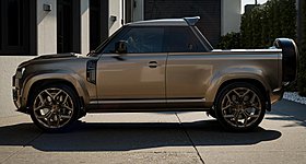 Το είδαμε κι αυτό! Το Land Rover Defender μεταμορφώθηκε σε pick-up με τη βοήθεια του carbon (photos)