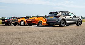 Η πιο απρόσμενη κόντρα: Τρία θρυλικά supercars των 80s τα «έβαλαν» με το Skoda Elroq RS (video)
