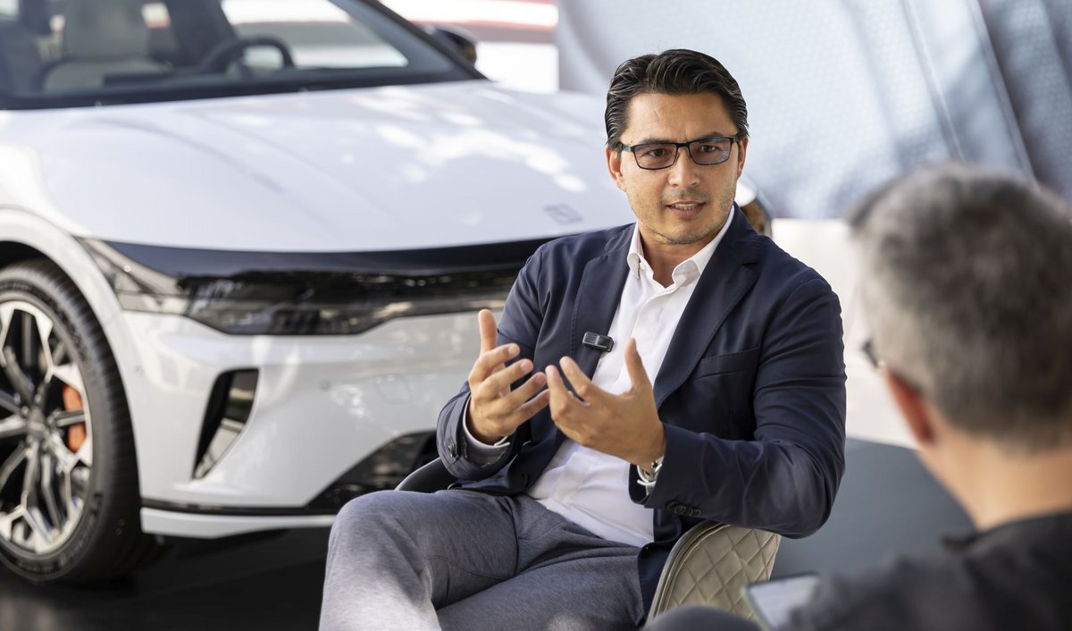 O CEO της Zeekr Europe στο Car and Driver: «Ανταγωνιστές μας είναι η Mercedes, η BMW και η Audi»