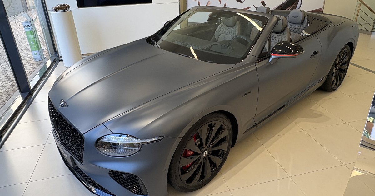 LIVE PHOTOS: Είδαμε από κοντά τις δύο πανάκριβες Bentley της Caldera Collection (videos)