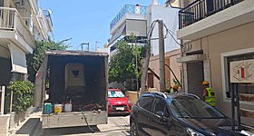 Ίλιον: Φορτηγό έπεσε πάνω σε κολώνα και την «έκοψε» στη μέση - Πού έχει διακοπεί η κυκλοφορία (photos)