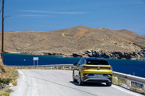 Τα νησιά «τρώνε» τα αυτοκίνητα: Οι φθορές που προκαλεί η αλμύρα και πώς θα τις αποφύγετε