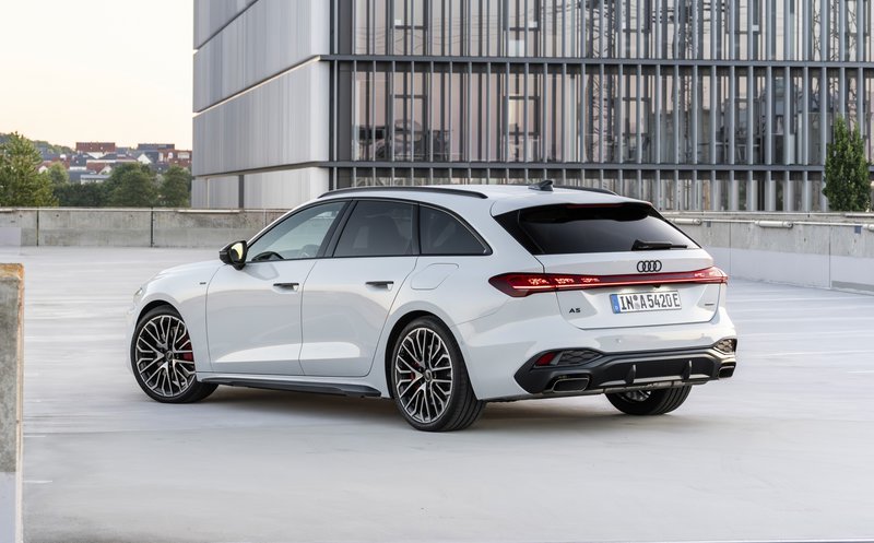 Audi A5 Avant S line e-hybrid quattro S tronic