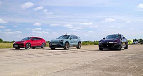 Porsche Cayenne Electric vs Ferrari Purosangue vs Lamborghini Urus: Η μάχη τριών «θηρίων» στο 400άρι συναρπάζει (video)
