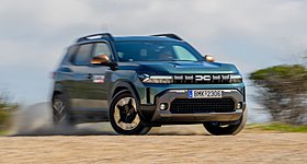 Dacia Duster: Τιμές και εκδόσεις του δημοφιλούς SUV με την πλούσια γκάμα κινητήρων
