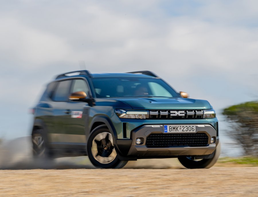 Dacia Duster: Τιμές και εκδόσεις του δημοφιλούς SUV με την πλούσια γκάμα κινητήρων
