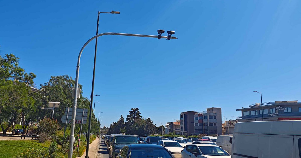 Απίστευτο: Κάποιος ξήλωσε 8 κάμερες από τους δρόμους και... αποθεώθηκε στα social media