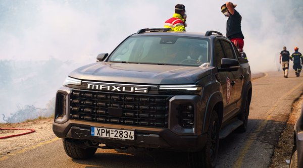 Ένα πυροσβεστικό Maxus T60 Max στη «μάχη» της πυρκαγιάς στο Πόρτο Γερμενό (photos)