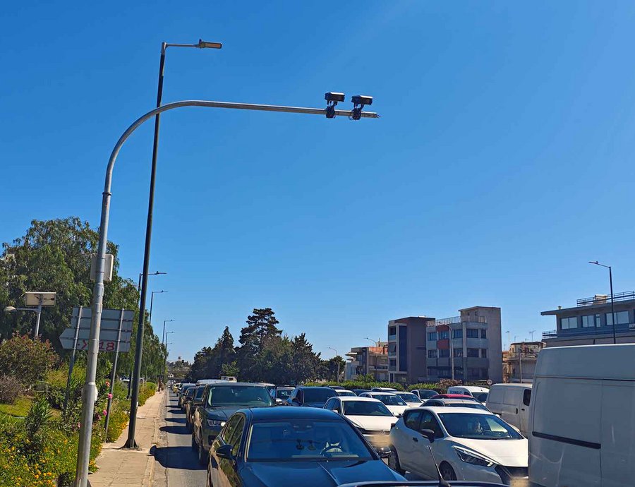 Απίστευτο: Κάποιος ξήλωσε 8 κάμερες από τους δρόμους και... αποθεώθηκε στα social media