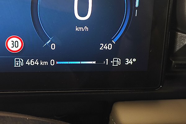 Γιατί υπάρχει αυτό το βέλος δίπλα στο δείκτη μέτρησης καυσίμου;