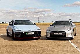 Βενζίνη vs ρεύμα: Το θρυλικό Nissan GT-R απέναντι στο Hyundai IONIQ 6 N στην πίστα (video)