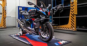 M 1000 RS: Το... μυστήριο νέο μοντέλο που ετοιμάζει η BMW