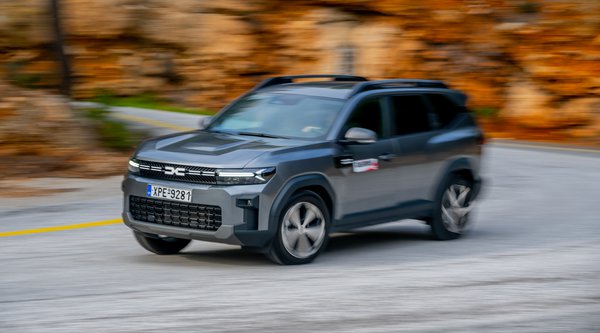 Dacia Bigster Hybrid 155 4Χ2: Δοκιμάζουμε το εντυπωσιακά πρακτικό και αποδοτικό SUV