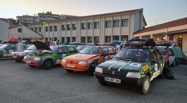 Όταν Peugeot 205 γέμισαν τους δρόμους των Γρεβενών (photos)