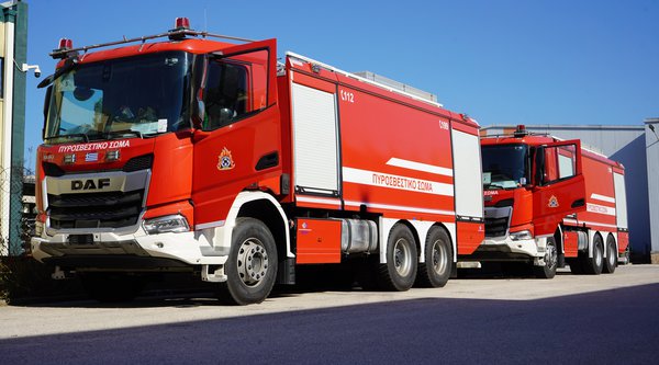 Αυτά είναι τα νέα «θηρία» της πυροσβεστικής - Έχουν χωρητικότητα 12.000 L νερού (photos)