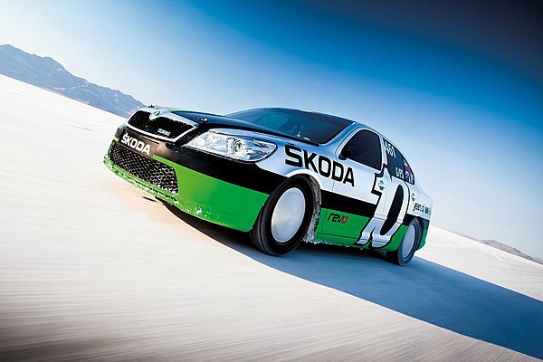 Skoda: Όταν η Octavia έκανε ρεκόρ ταχύτητας ξεπερνώντας τα 365 km/h (photos)