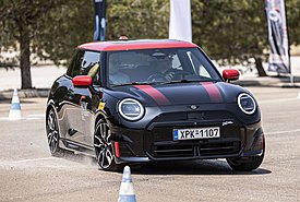 MINI Cooper: Αλλάζουν όλα στη νέα γενιά, εκτός από ένα πράγμα