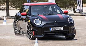 MINI Cooper: Αλλάζουν όλα στη νέα γενιά, εκτός από ένα πράγμα