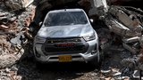 Αυτό το Toyota Hilux βγήκε άθικτο μέσα απ τα χαλάσματα στον σεισμό της Κολομβίας (video)