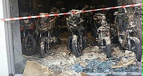 Χίος: Μεγάλη φωτιά ξέσπασε σε αντιπροσωπεία μοτοσυκλετών