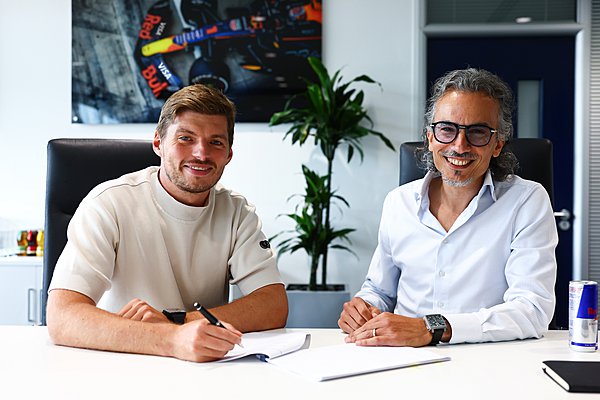 Επίσημο: Ανανέωσε με τη Red Bull ο Verstappen - Μέχρι πότε θα παραμείνει στην ομάδα