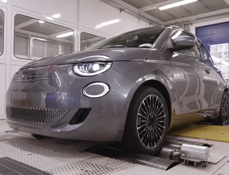Δείτε βήμα-βήμα πώς κατασκευάζεται το FIAT 500e στο Τορίνο (video)
