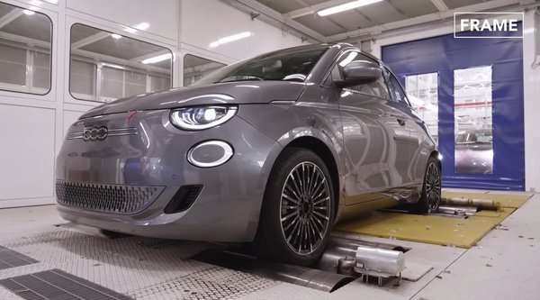 Δείτε βήμα-βήμα πώς κατασκευάζεται το FIAT 500e στο Τορίνο (video)