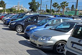 Επιτρέπεται στις εταιρείες ενοικίασης αυτοκινήτων να παρκάρουν τα οχήματα στον δρόμο; - Τι προβλέπει ο νόμος