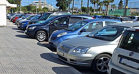 Επιτρέπεται στις εταιρείες ενοικίασης αυτοκινήτων να παρκάρουν τα οχήματα στον δρόμο; - Τι προβλέπει ο νόμος
