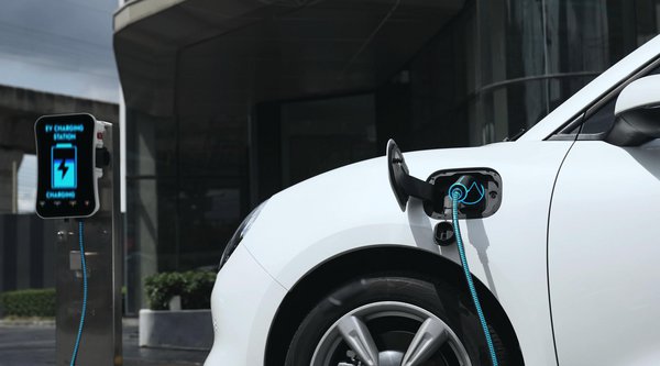 Δήμος Αθηναίων: Παρατείνεται η δωρεάν φόρτιση ηλεκτρικών οχημάτων - Πότε ξεκινά η χρέωση
